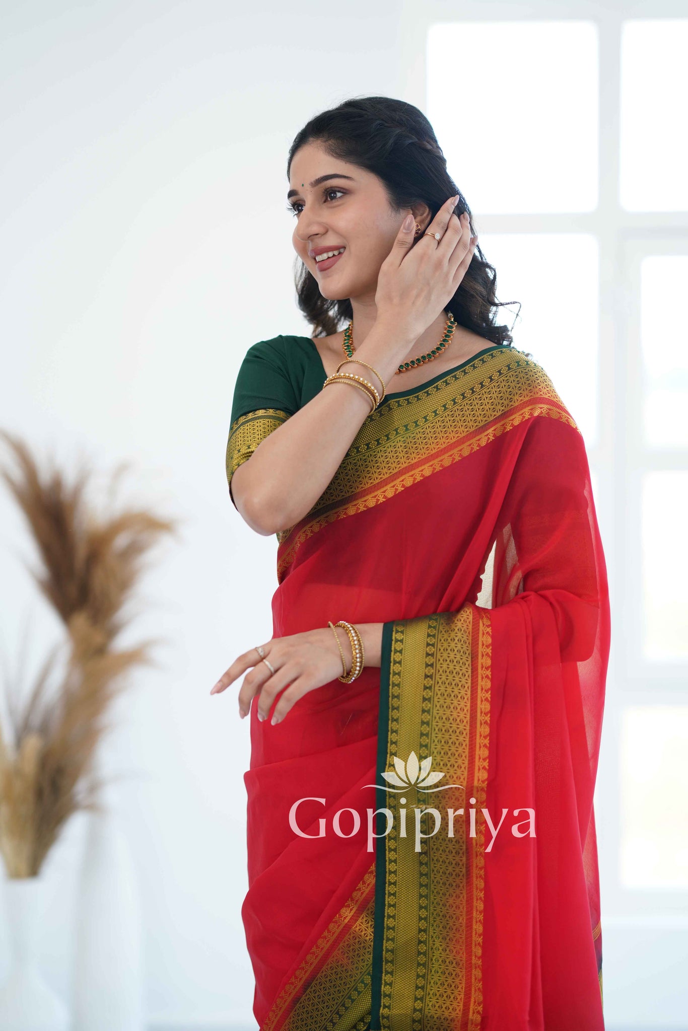 Red Nd Green Soft Semi Silk Saree With Golden Zari Border